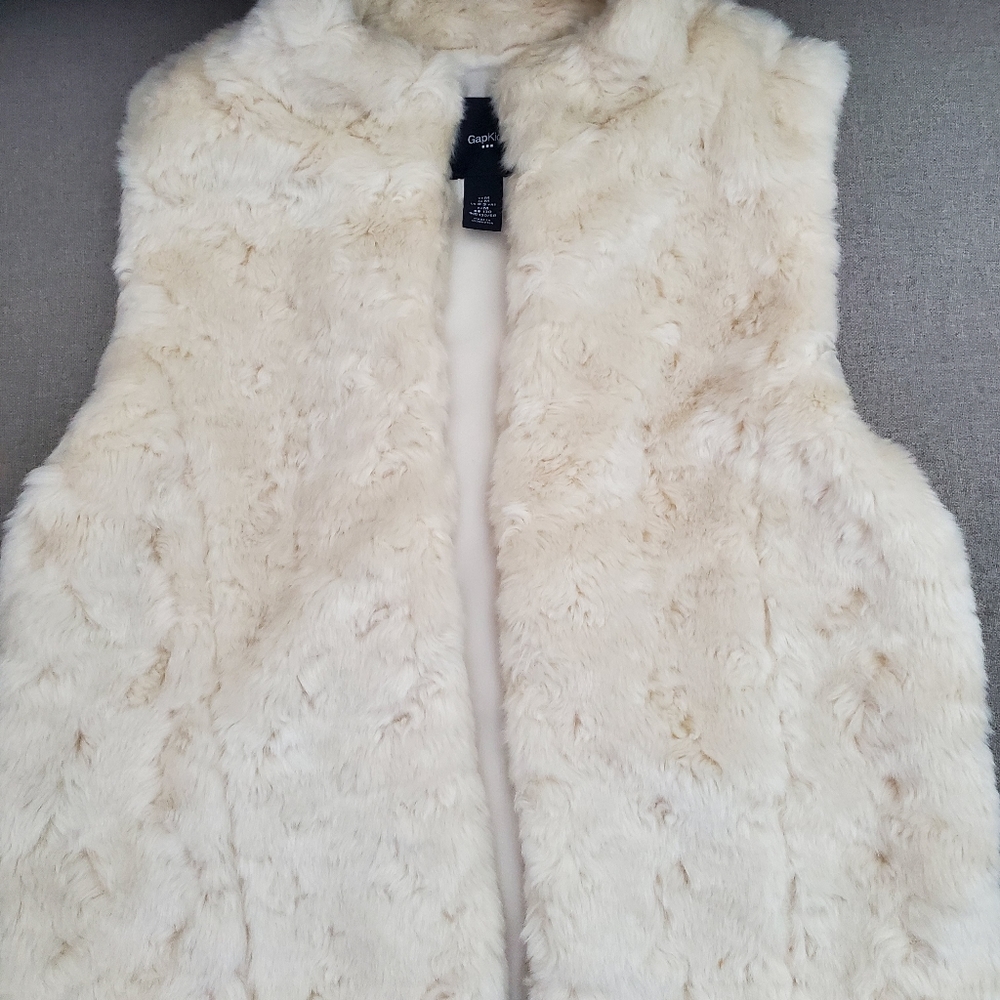EUC Gap Girls Cream faux fur vest size M (8-9)